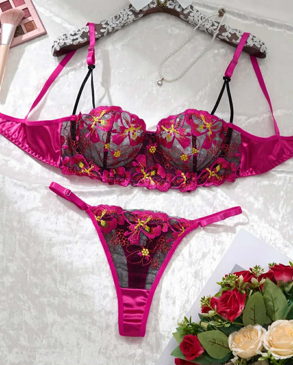 Conjunto sutiã e cueca rosa e dourado