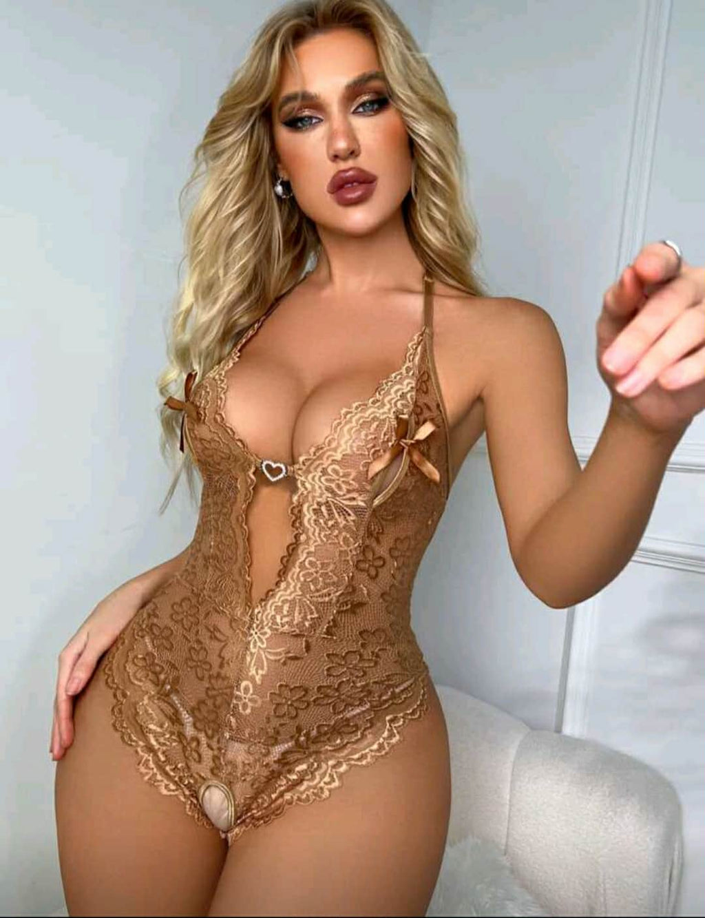 Body dourado com rendas sensual