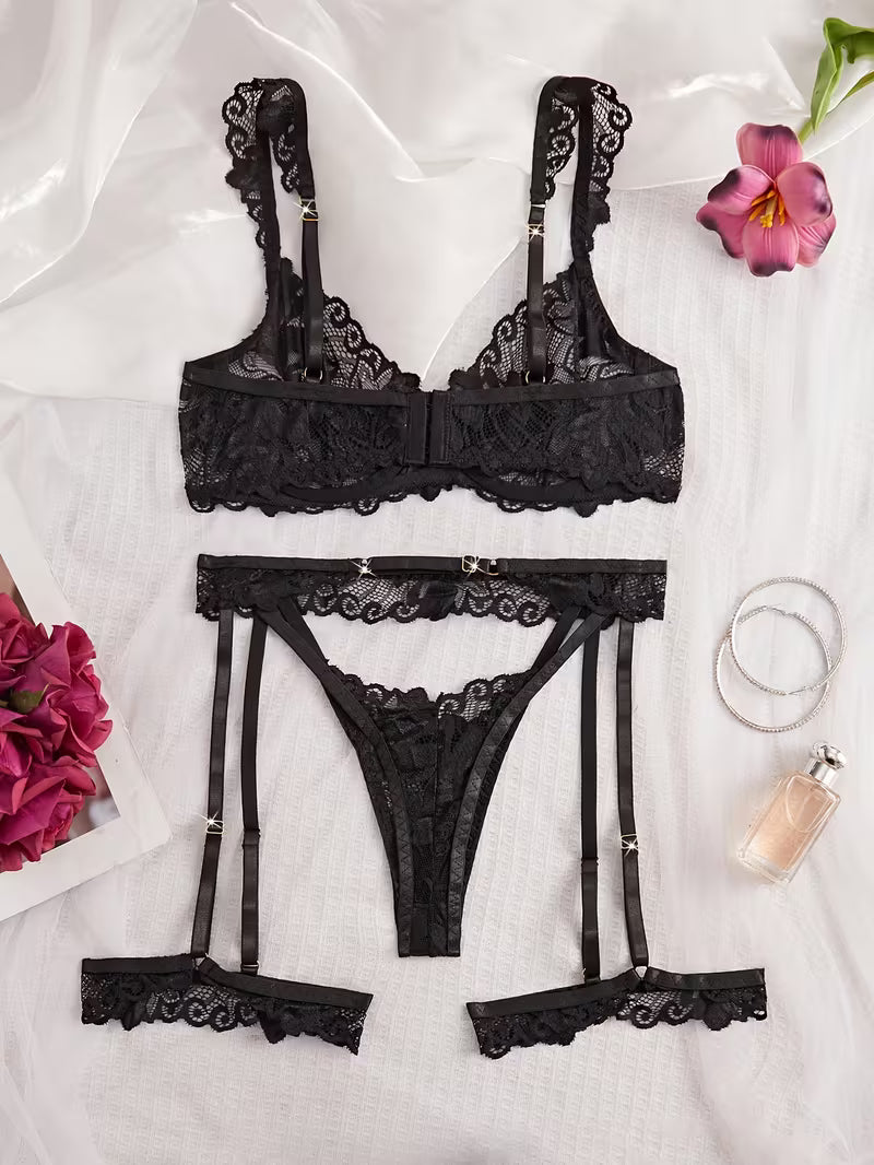 Conjunto de lingerie rendada com ligas