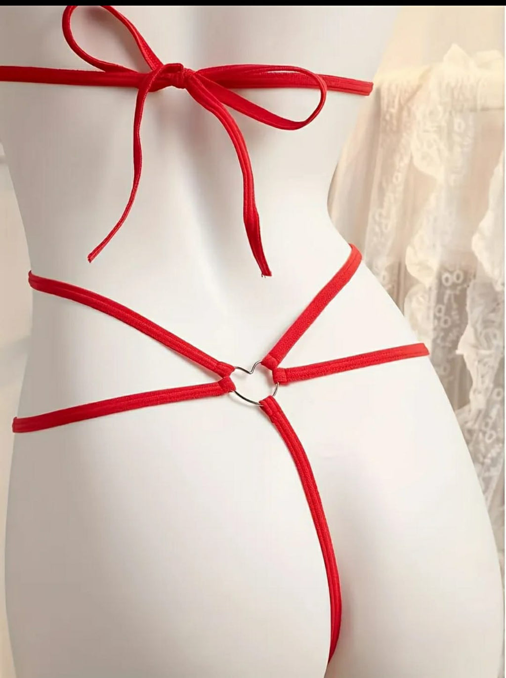 Body vermelho e preto rendado