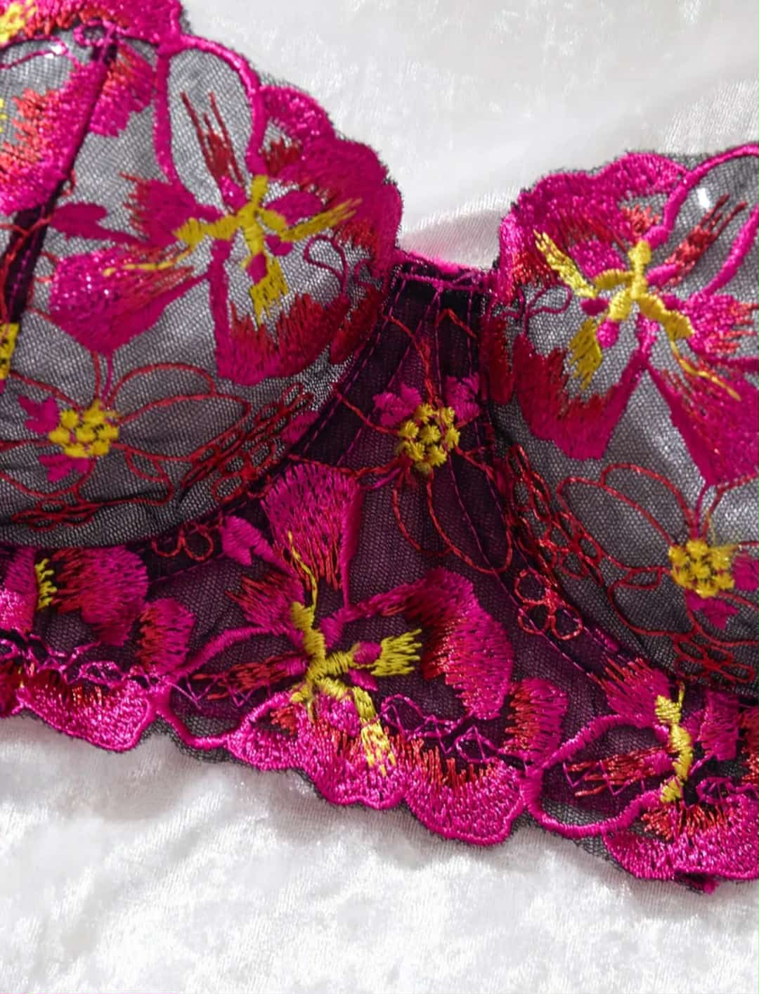Conjunto sutiã e cueca rosa e dourado