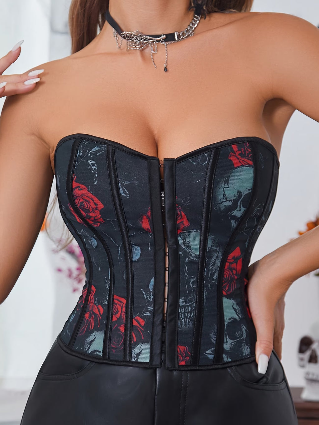 Corset Ajustado com Estampado de Caveira, Design com Botões Frontais e Atilhos