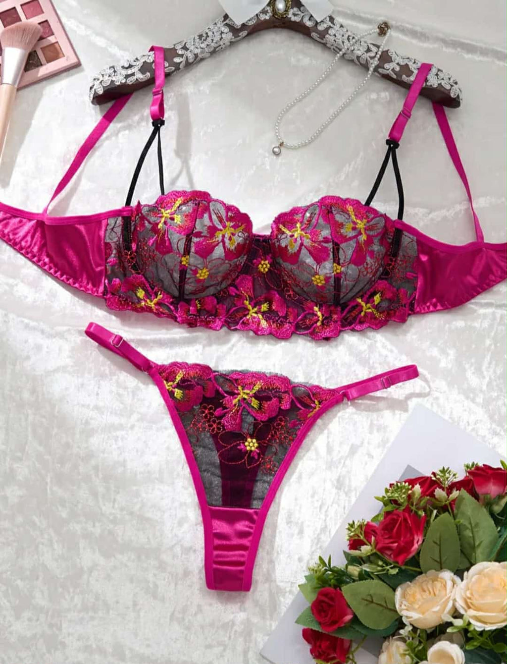 Conjunto sutiã e cueca rosa e dourado