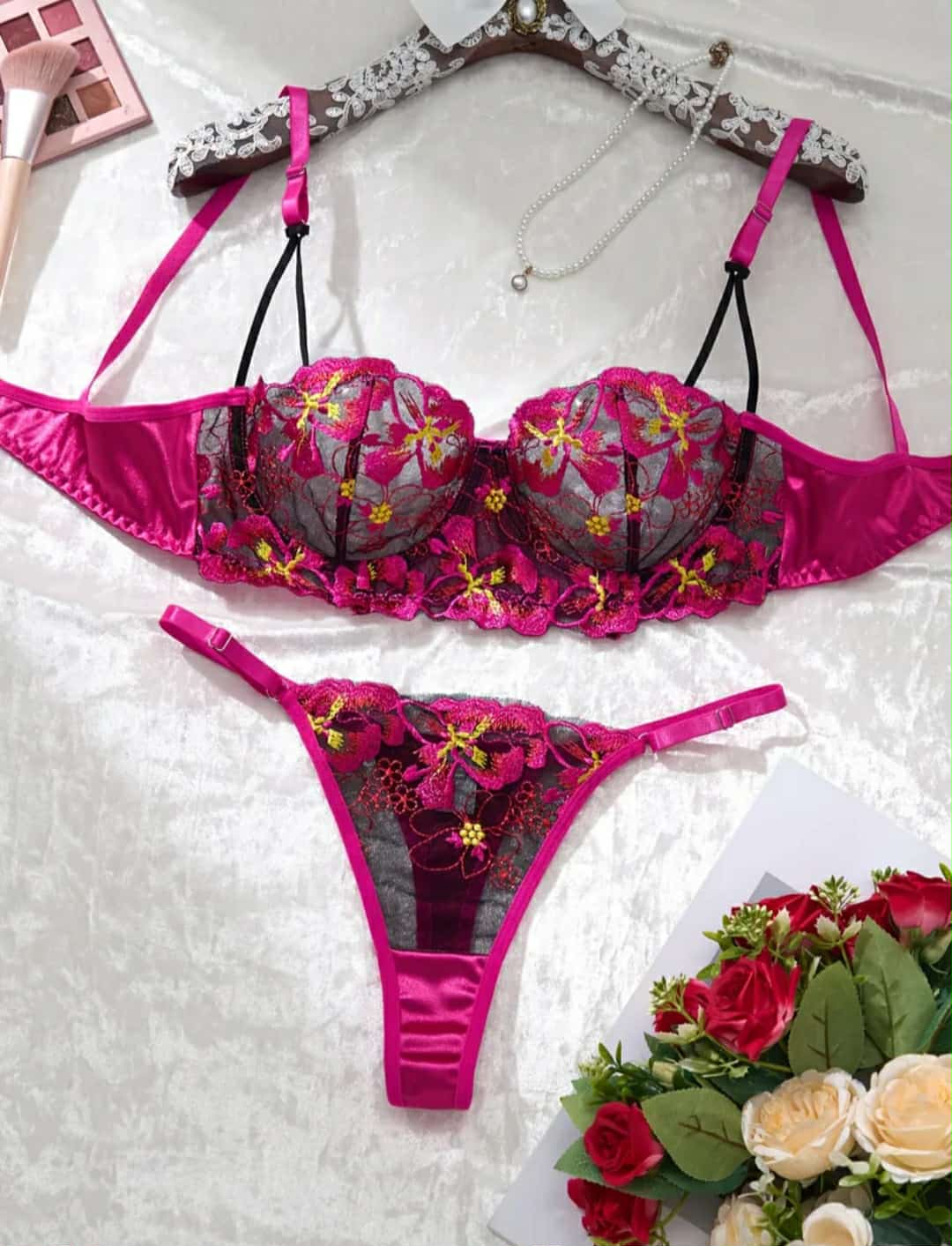 Conjunto sutiã e cueca rosa e dourado
