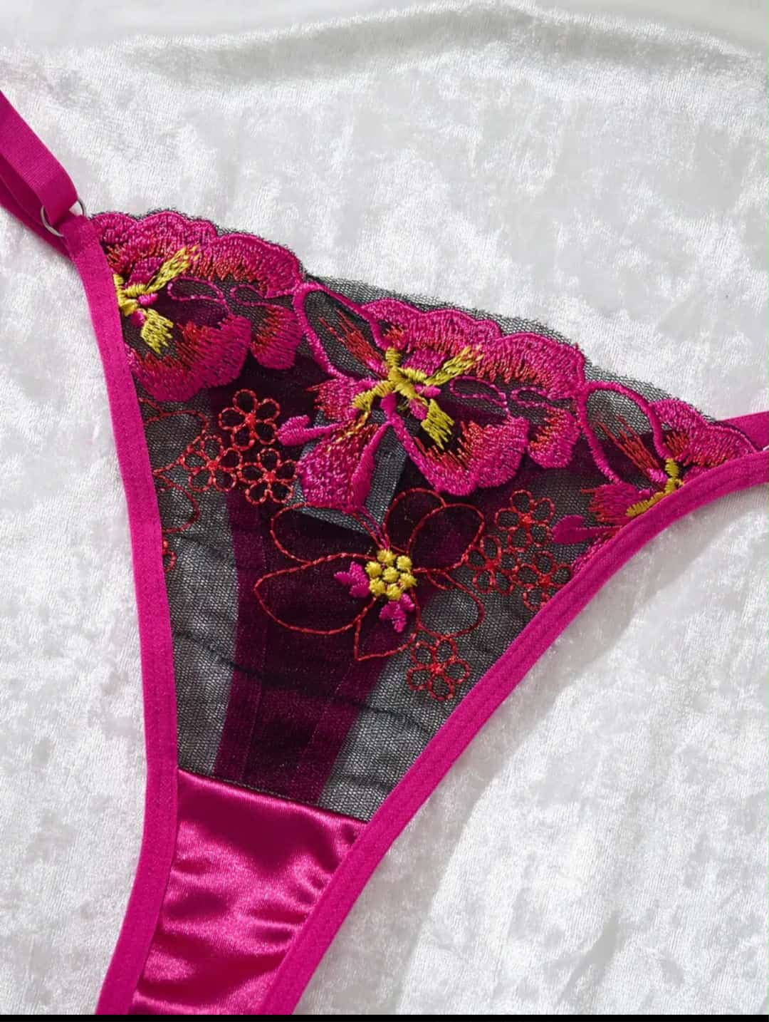 Conjunto sutiã e cueca rosa e dourado