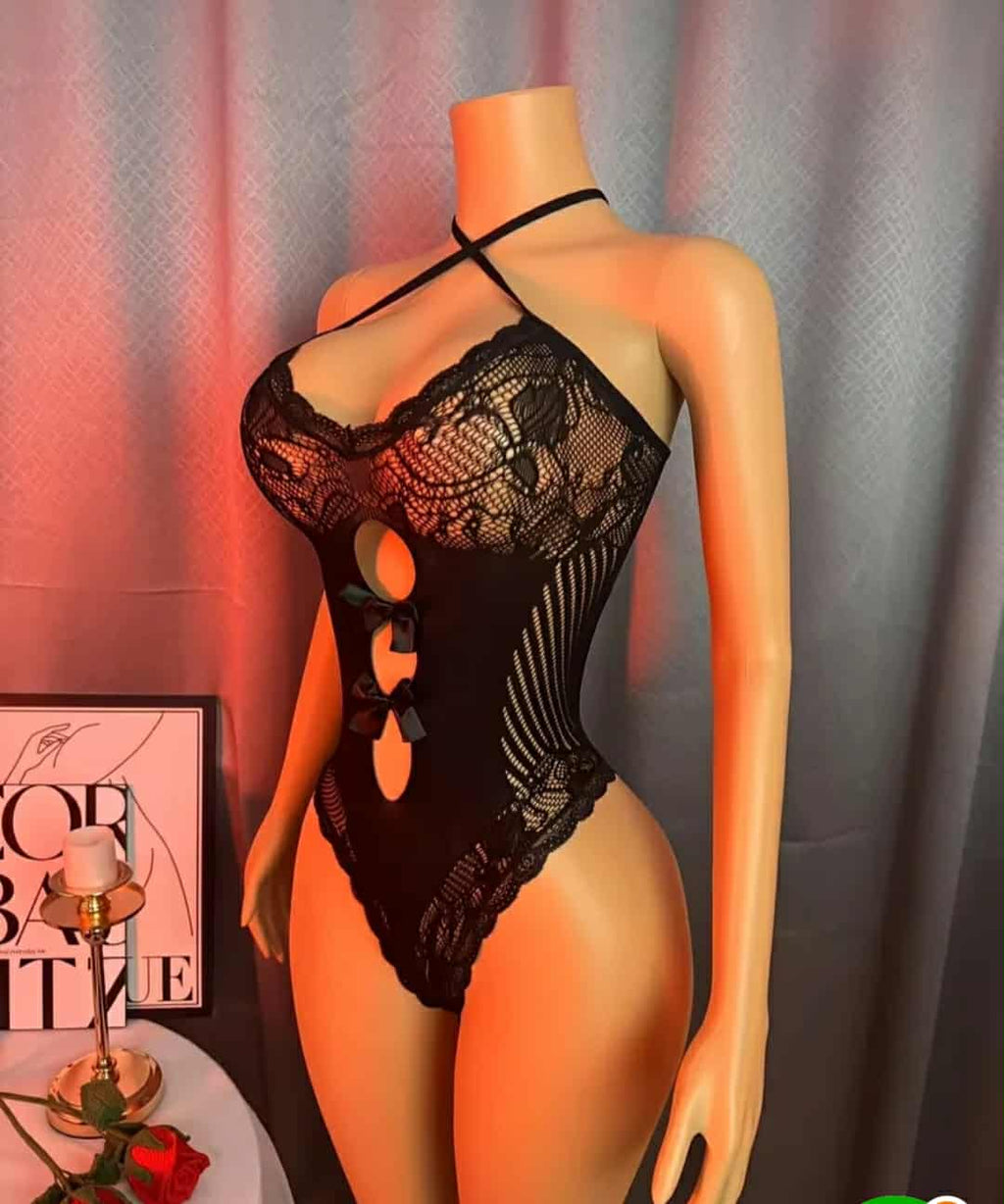 Body preto rendado com laços
