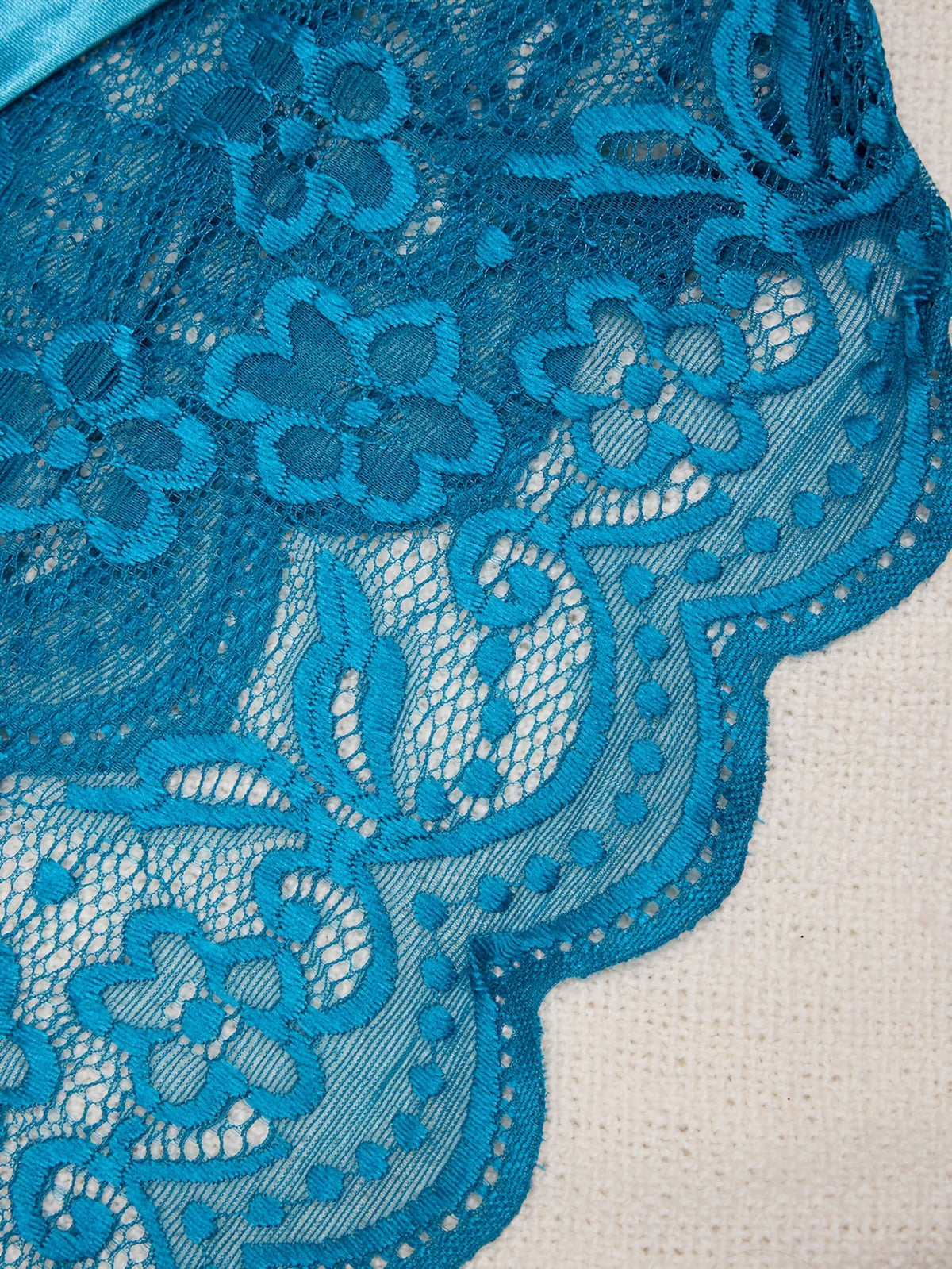 Body azul transparente com laços