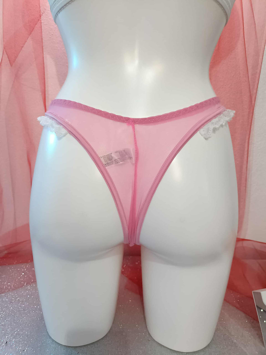 Cueca rendada com flores