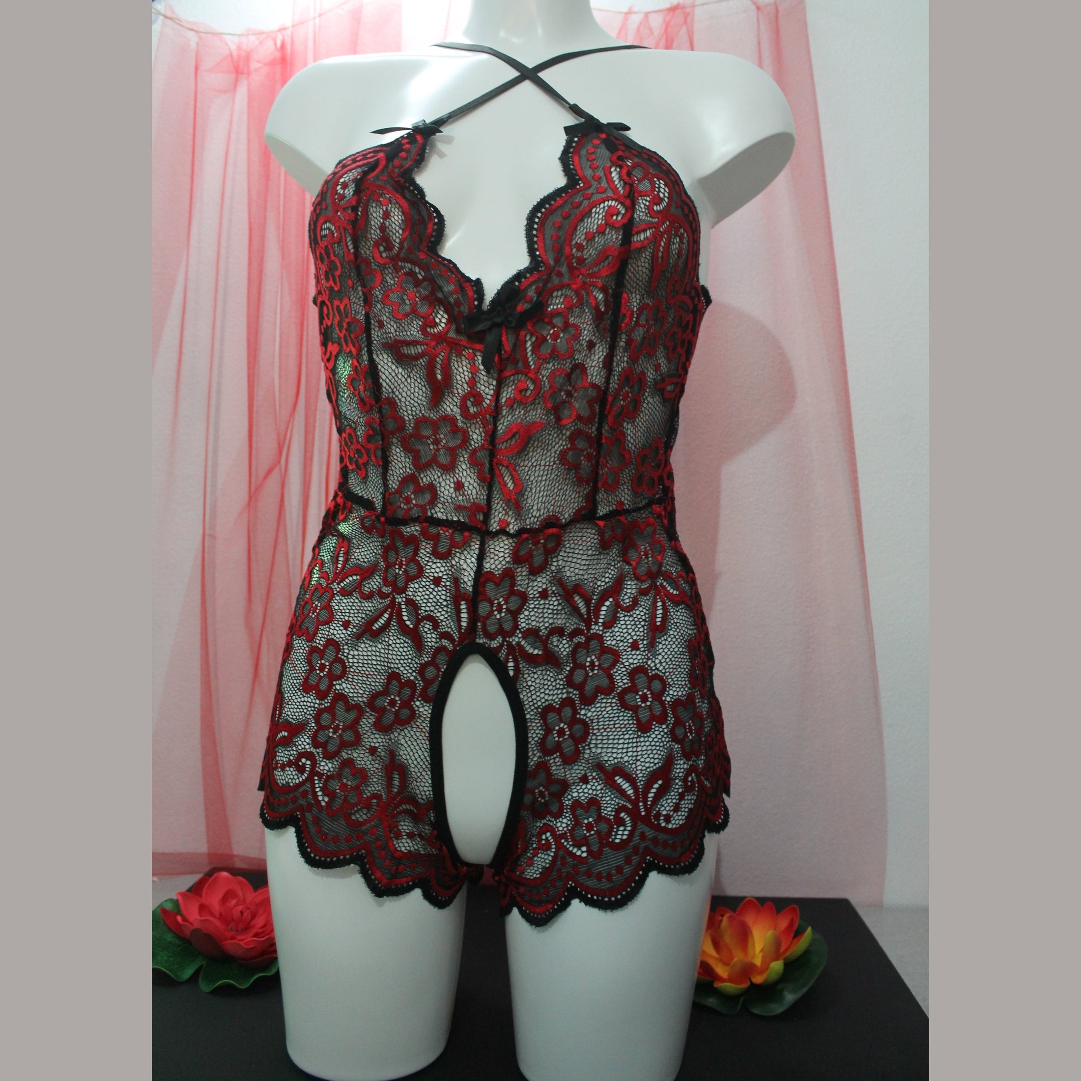 Body vermelho rendado com abertura em baxo sexy