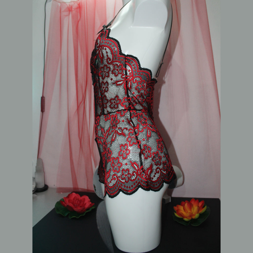 Body vermelho rendado com abertura em baxo sexy