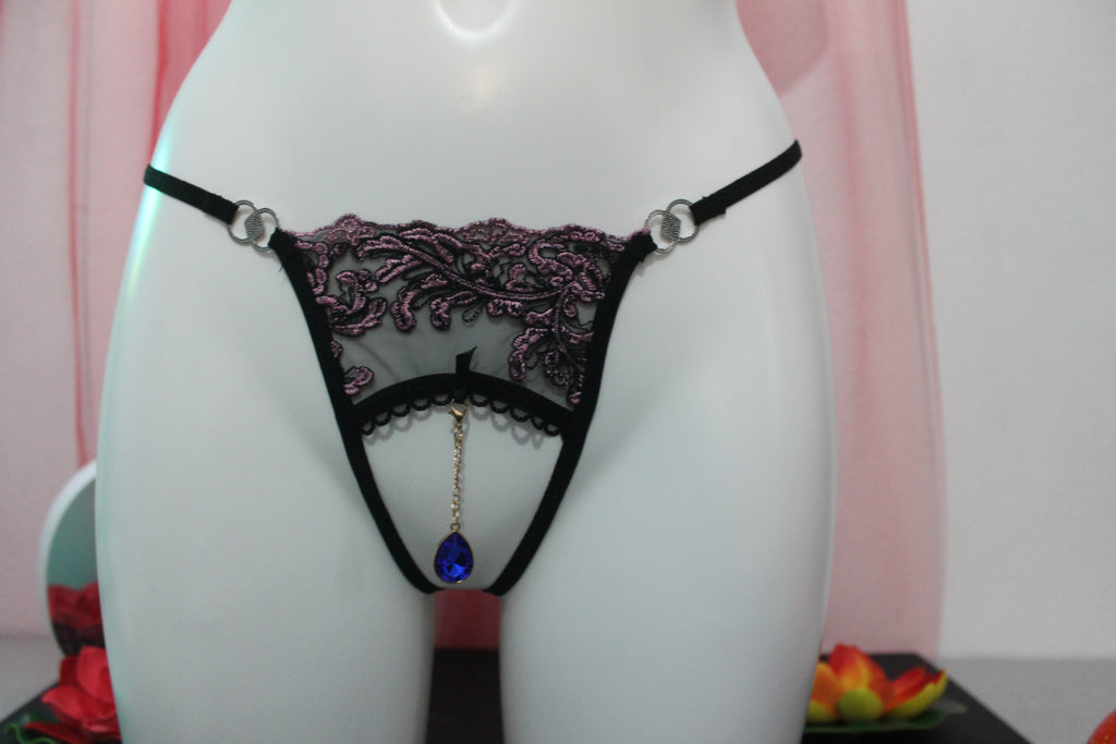 Cueca rendada com pendulo preta M