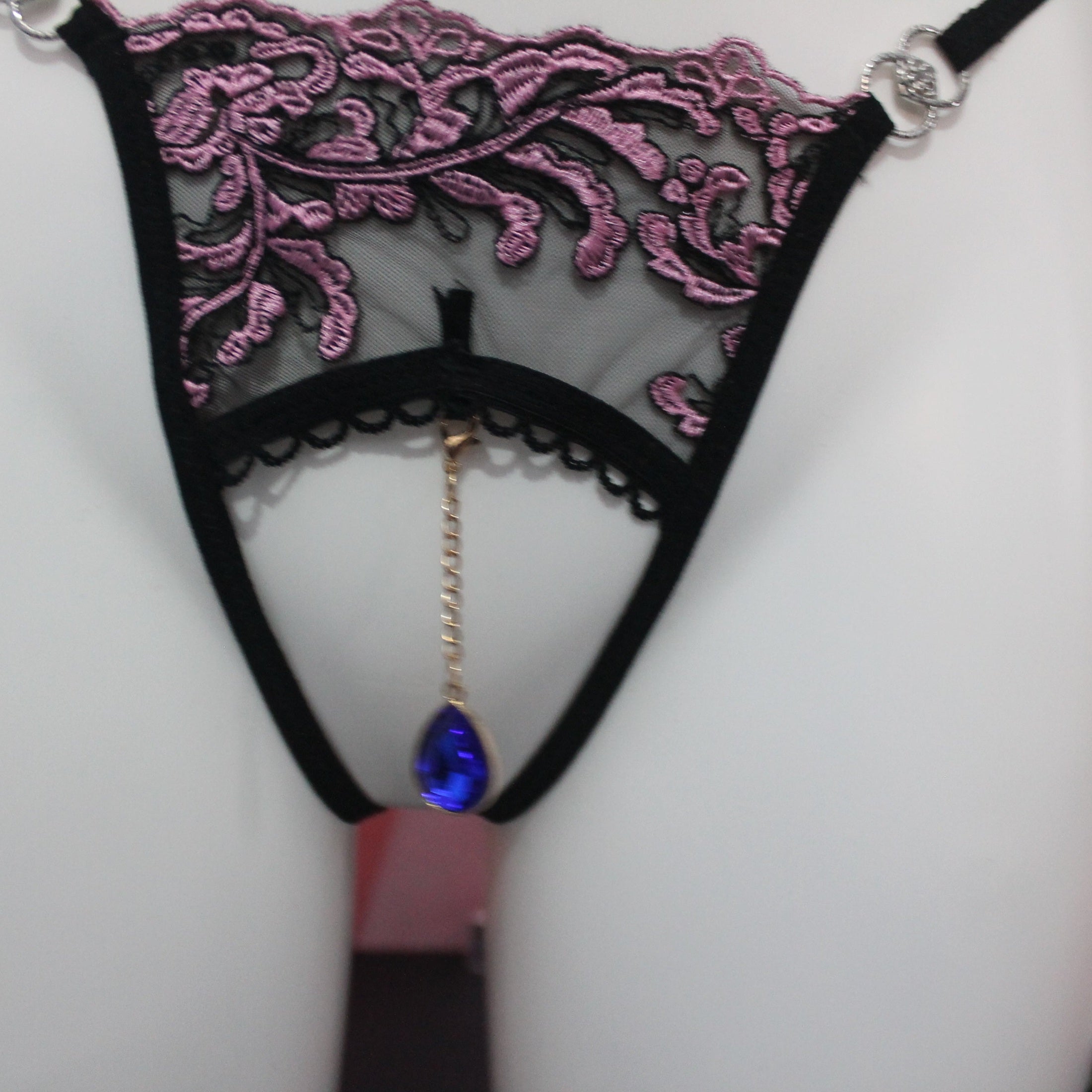 Cueca rendada com pendulo, fio dental