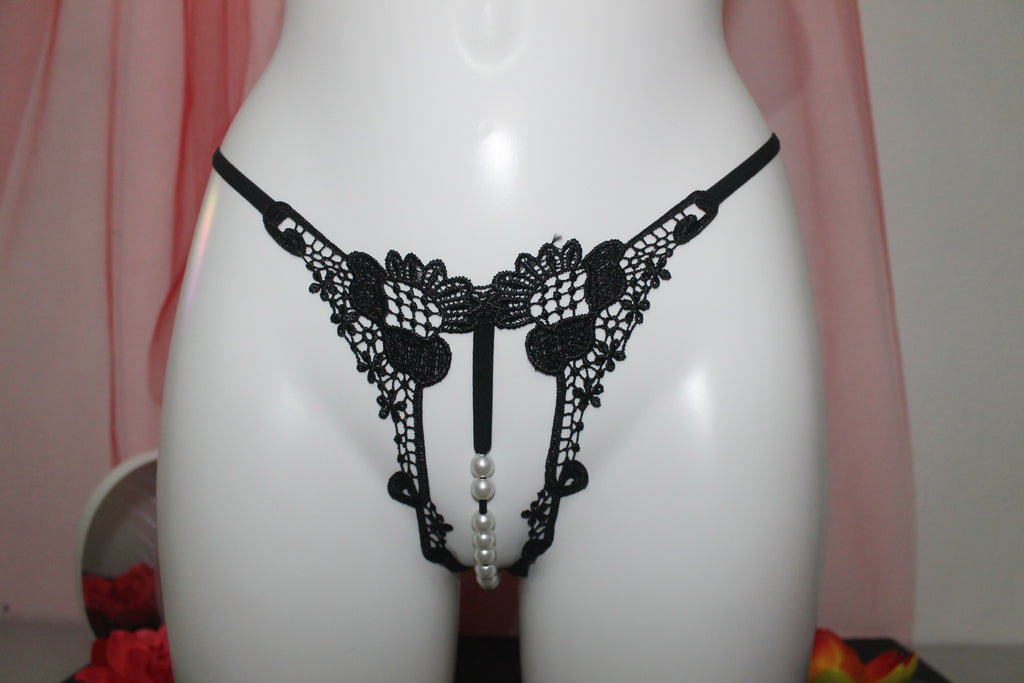 Cueca rendada com perolas preta