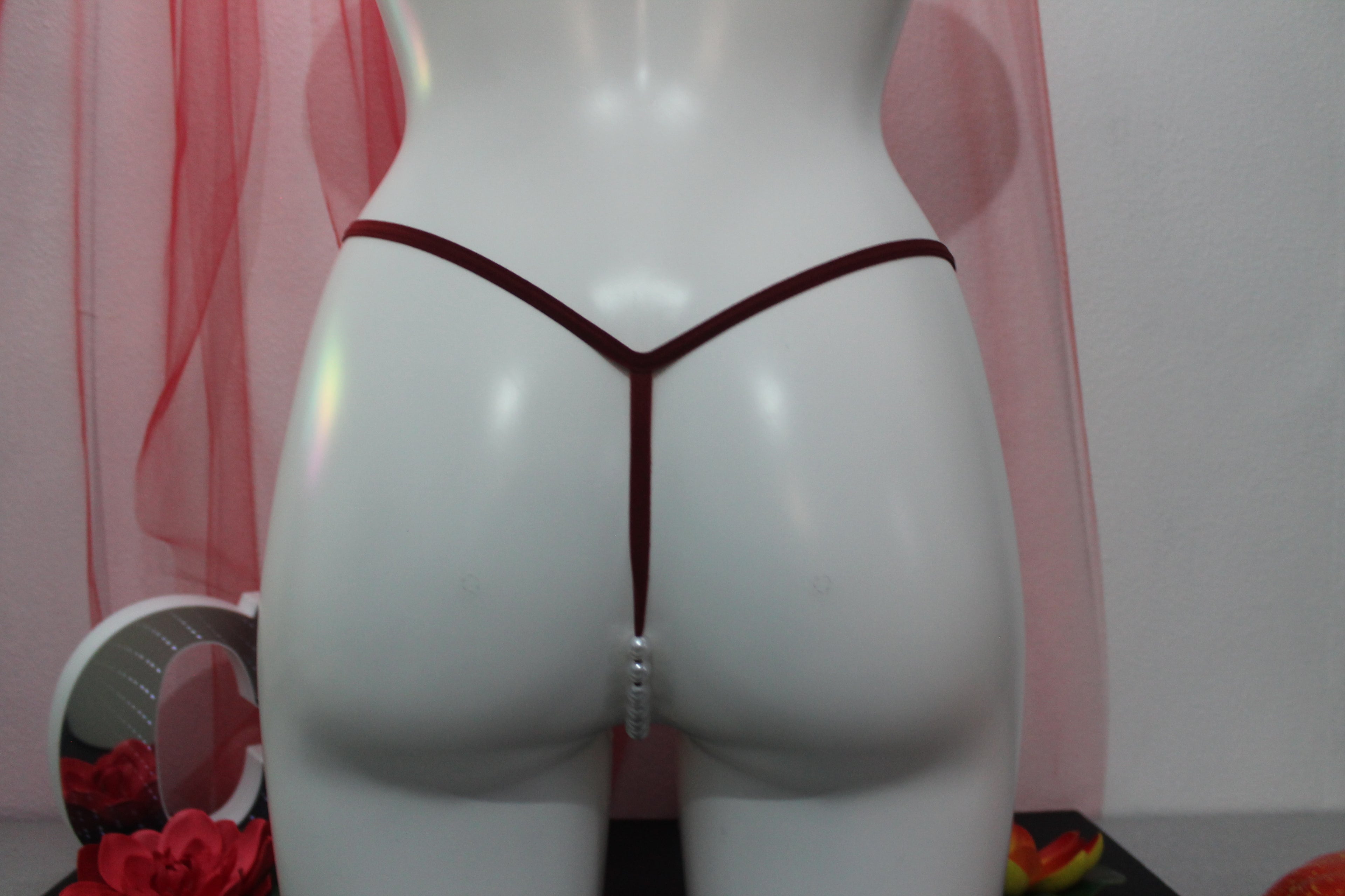 Cueca rendada com coração e perolas
