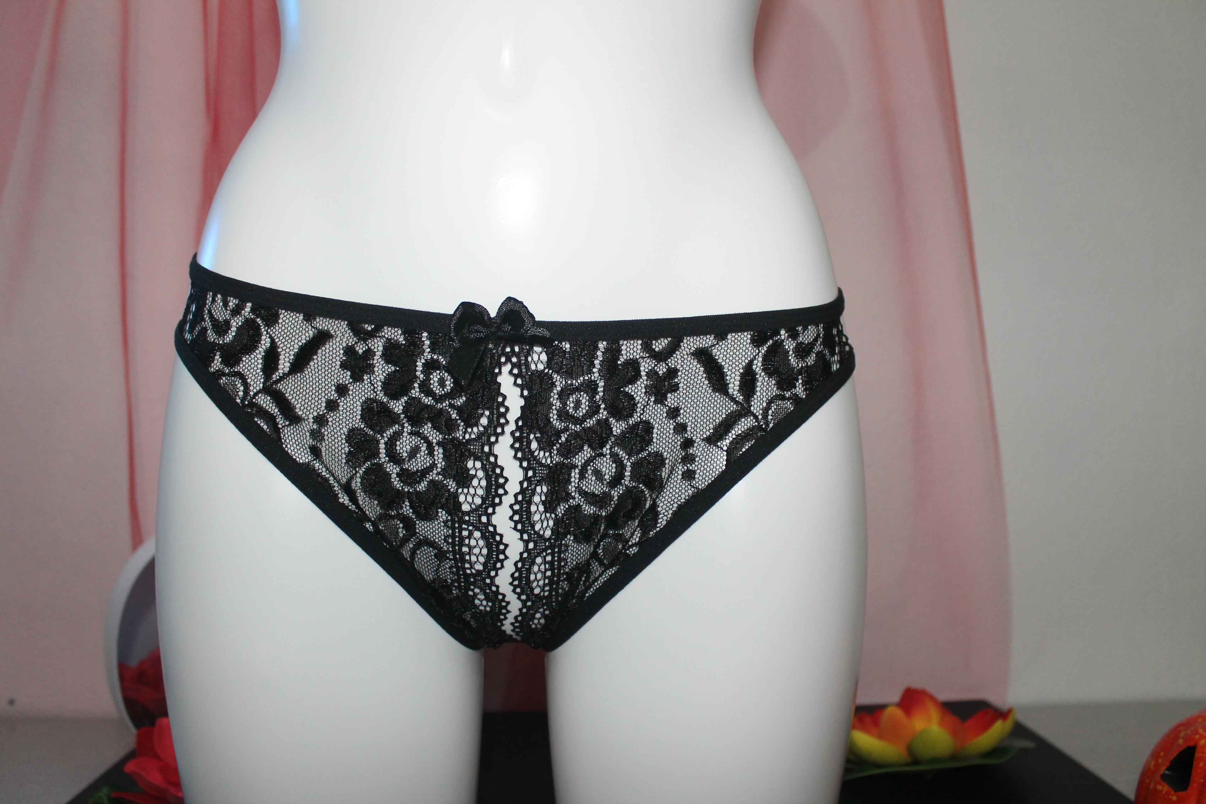 Cueca rendada sexy, aberta por baixo