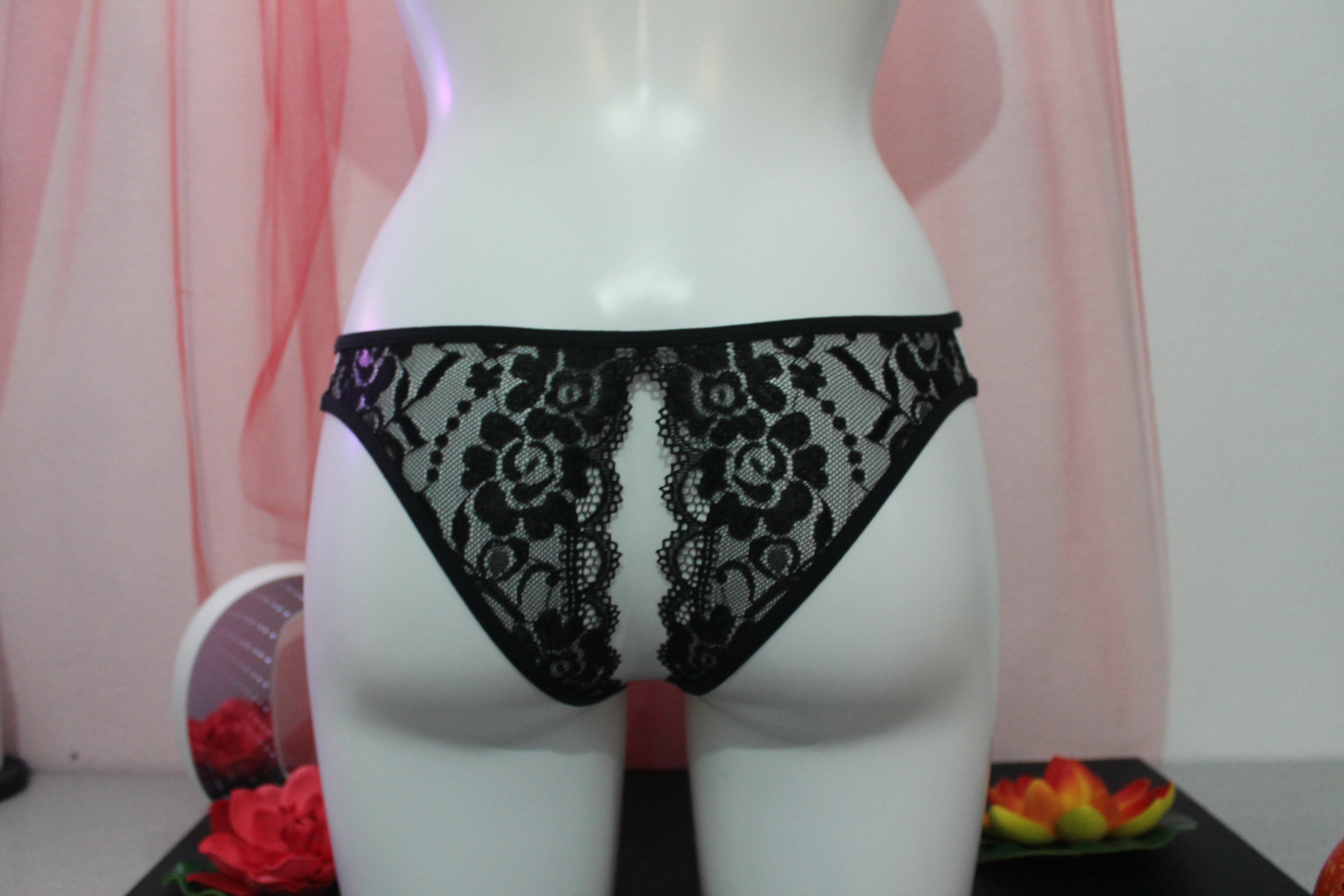 Cueca rendada sexy, aberta por baixo