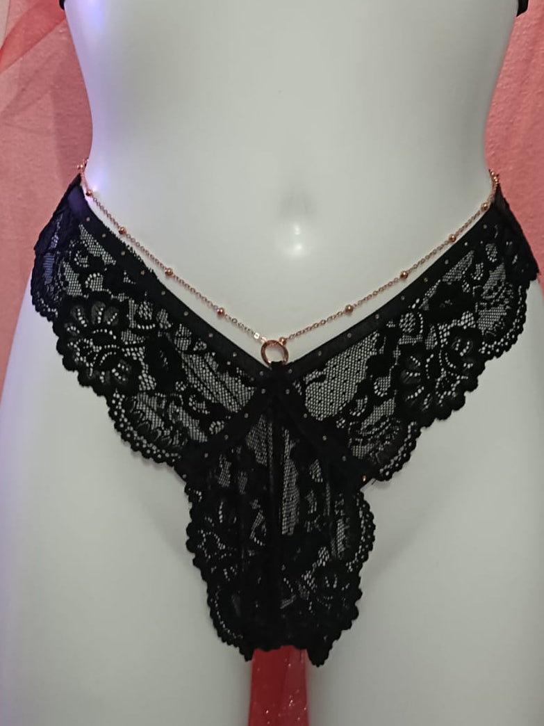 Cueca rendada com corrente