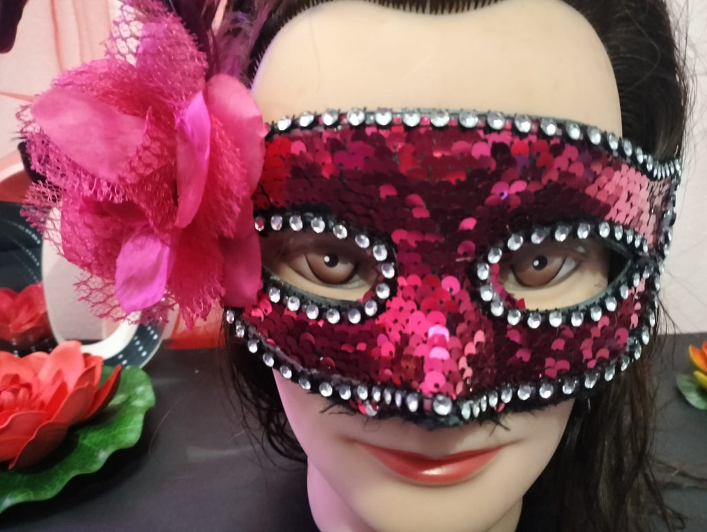 Mascara brilhante com penas