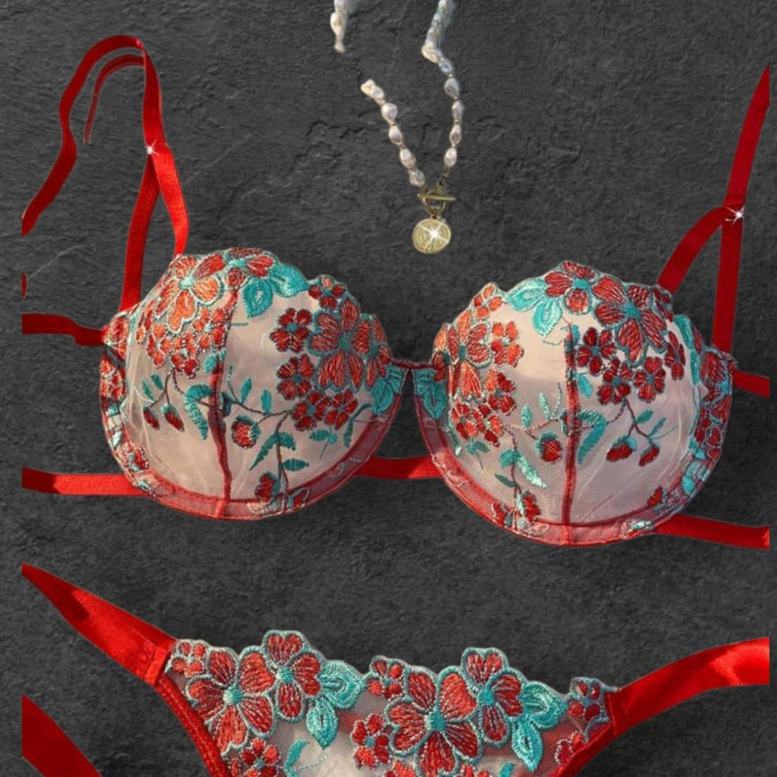 Conjunto de sutiã e cueca rendado vermelho e branco