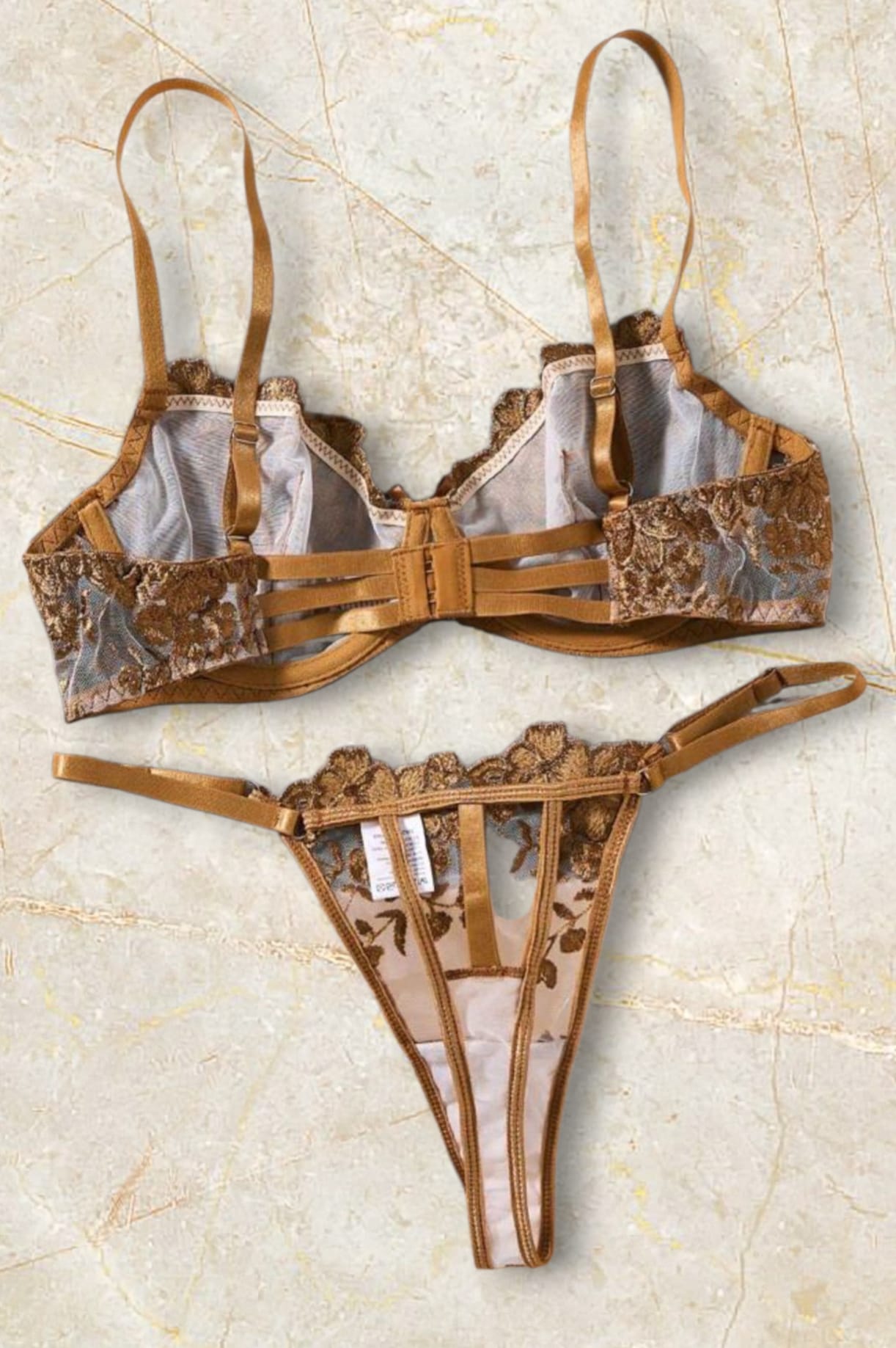 Conjunto de sutiã e cueca dourado e branco