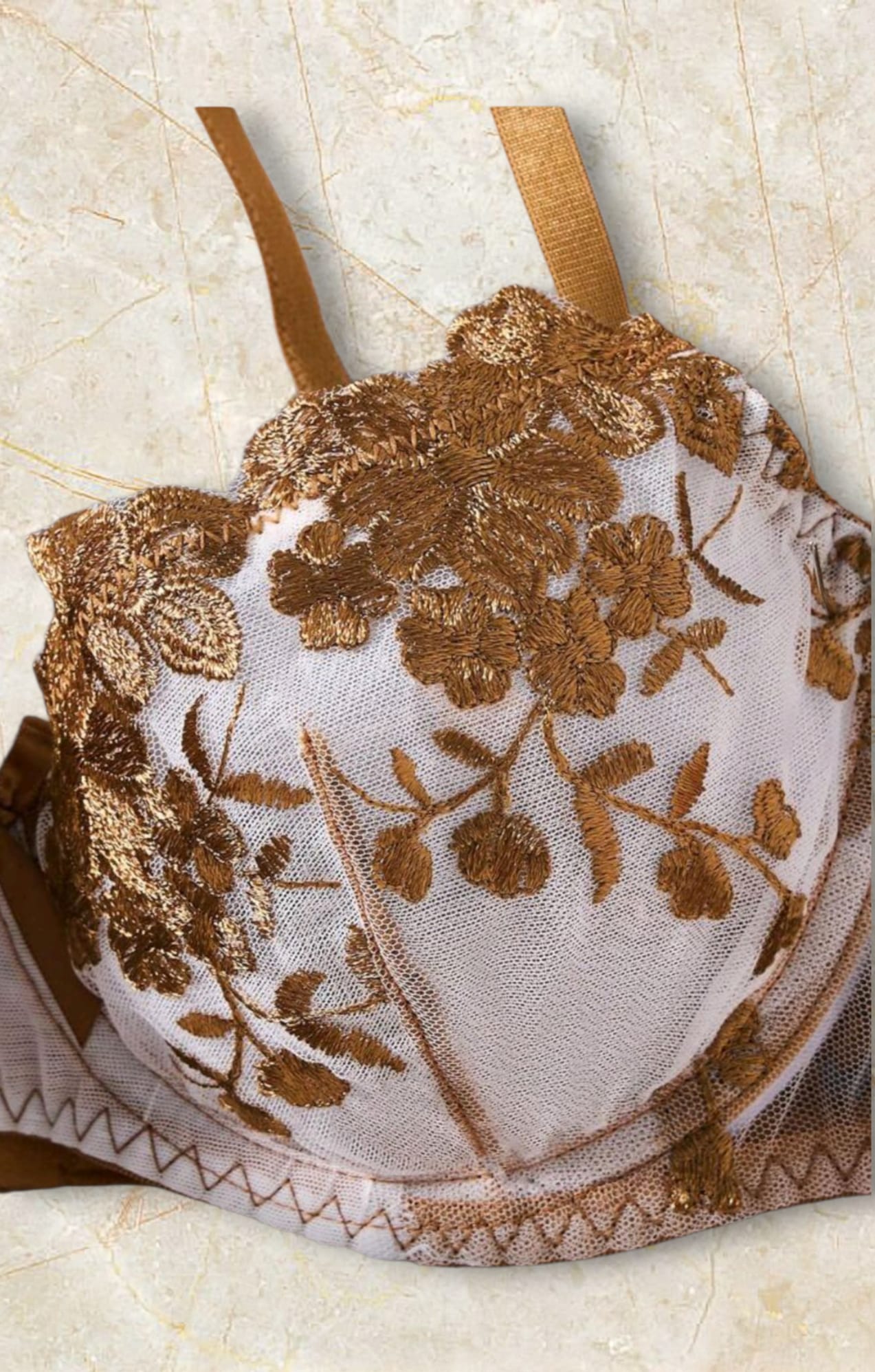 Conjunto de sutiã e cueca dourado e branco