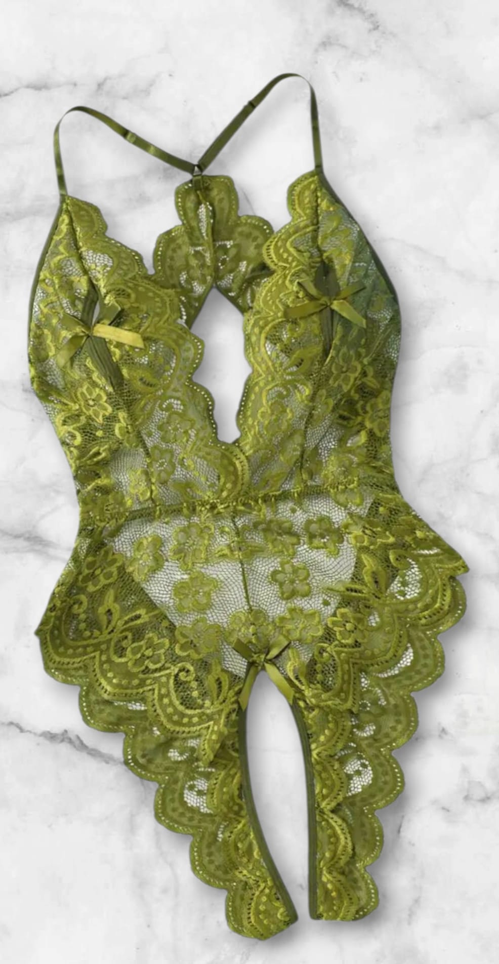 Body verde rendado com abertura vaginal