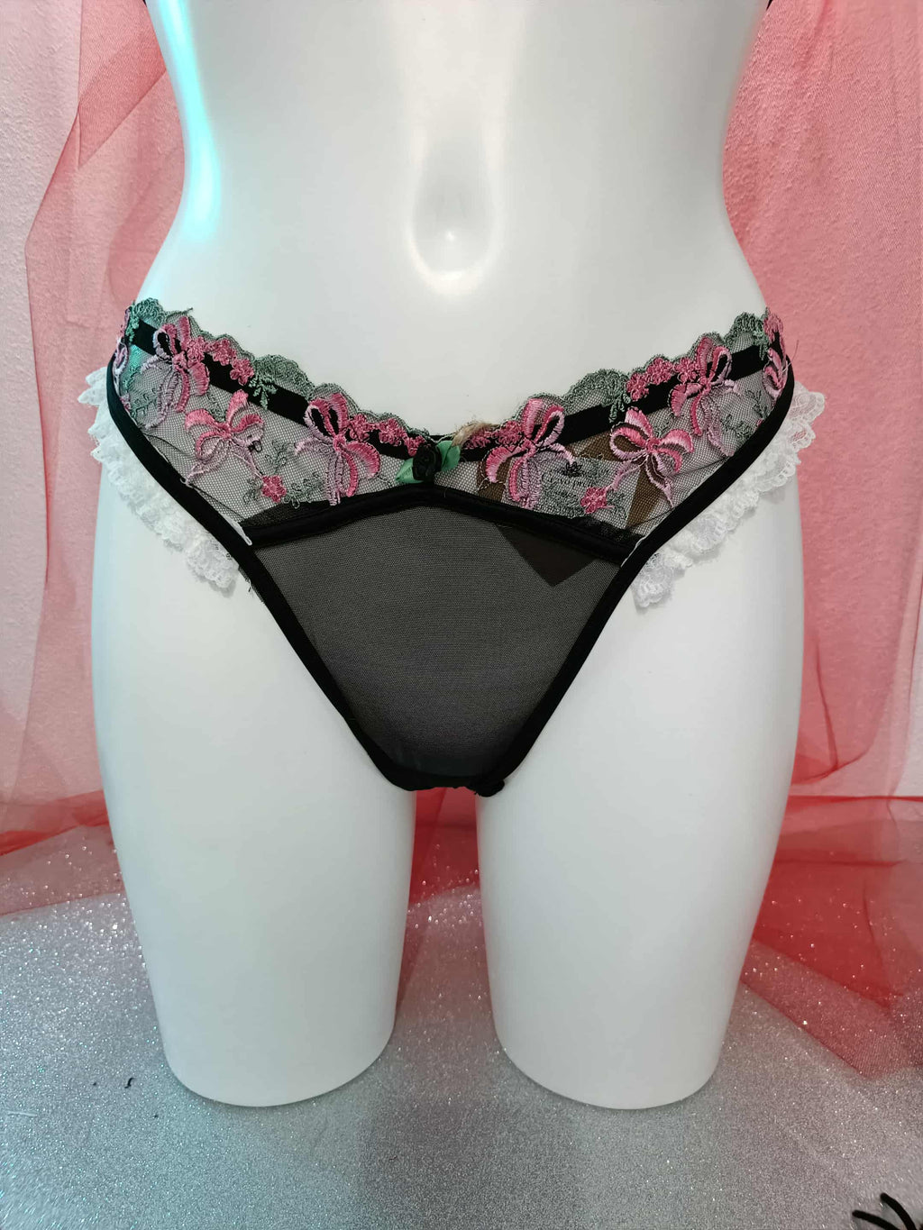 Cueca rendada com flores