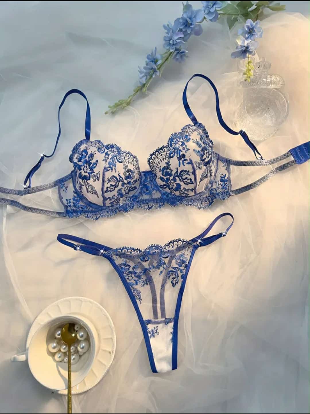 Conjunto cueca e sutiã azul e branco