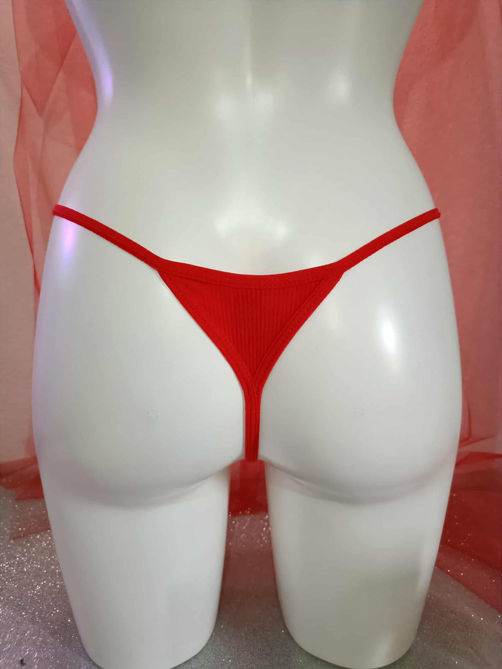 Cueca vermelha com pequeno rendado