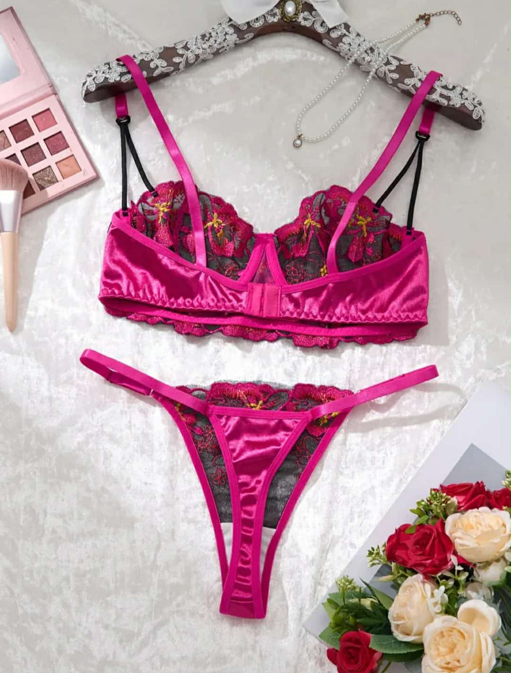 Conjunto sutiã e cueca rosa e dourado