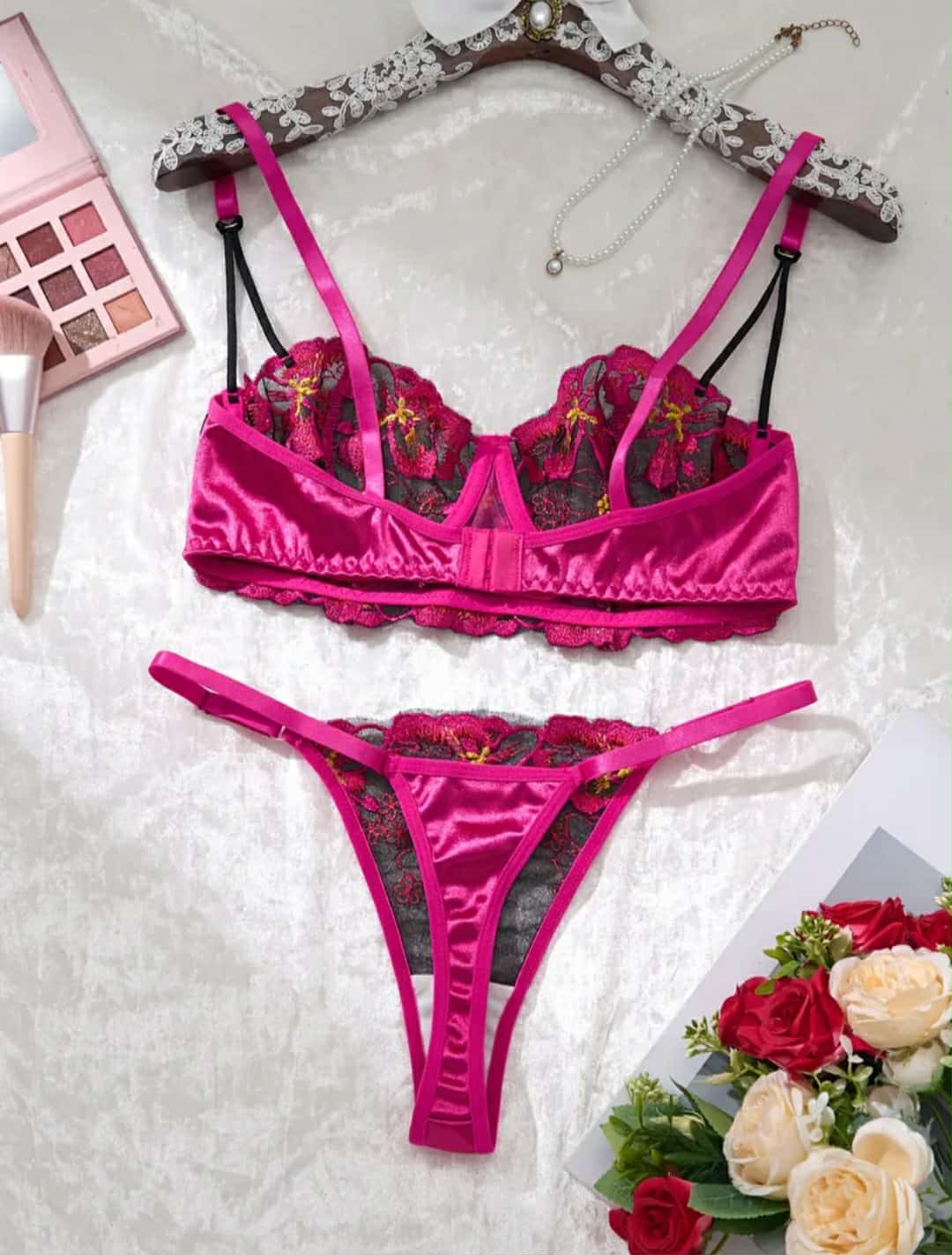 Conjunto sutiã e cueca rosa e dourado