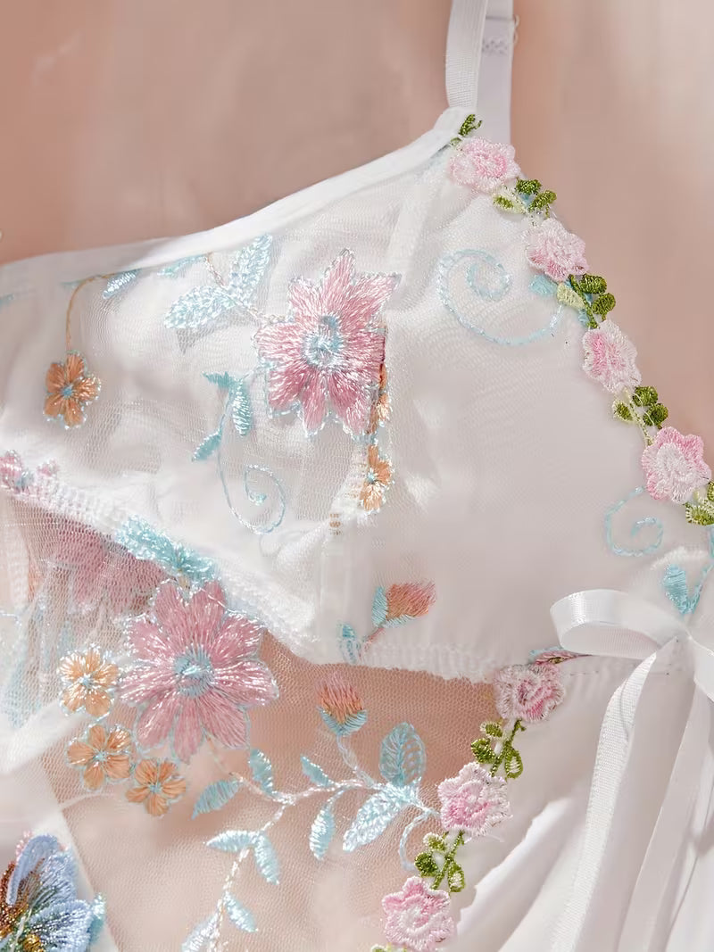Camisa de noite branca com bordados