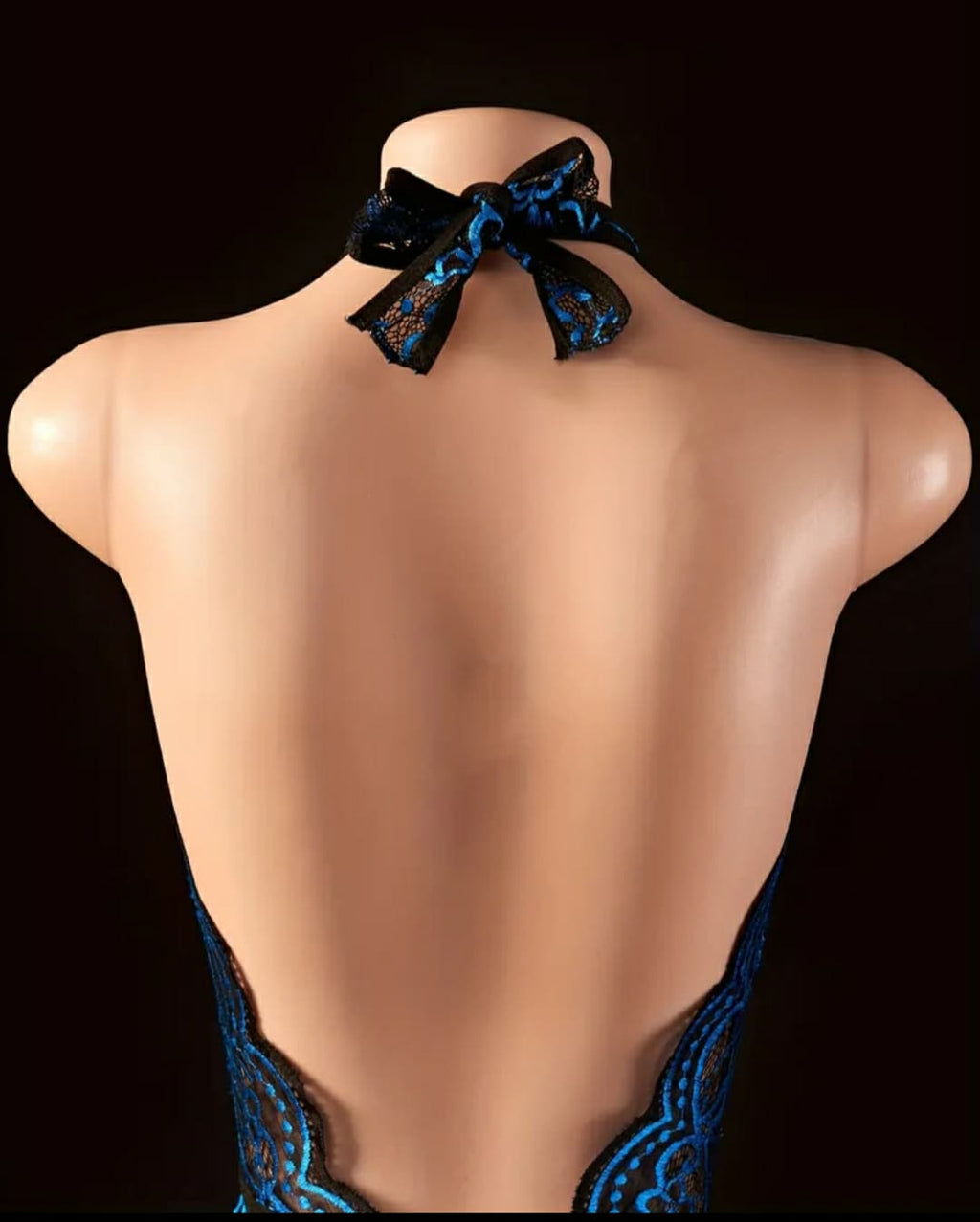 Body azul e preto rendado