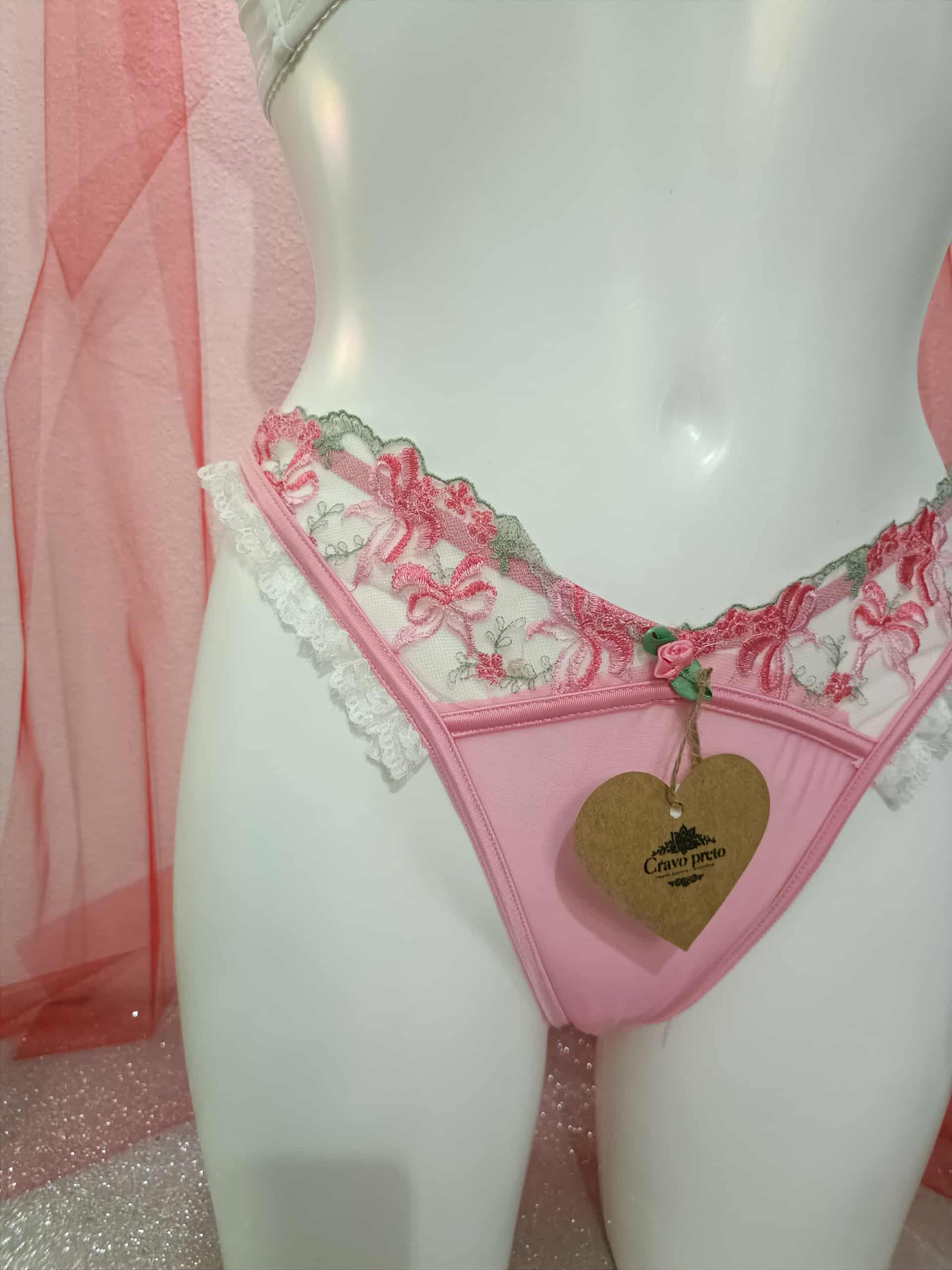Cueca rendada com flores