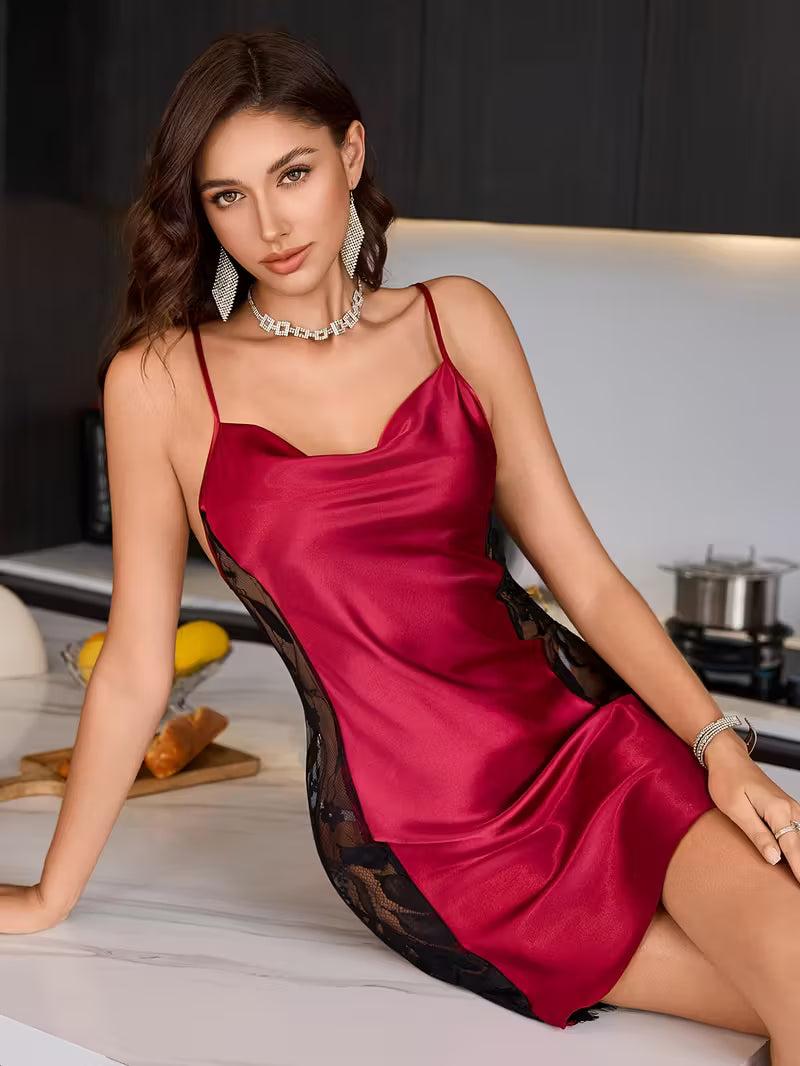 Camisa de noite vermelho e rendada a preto