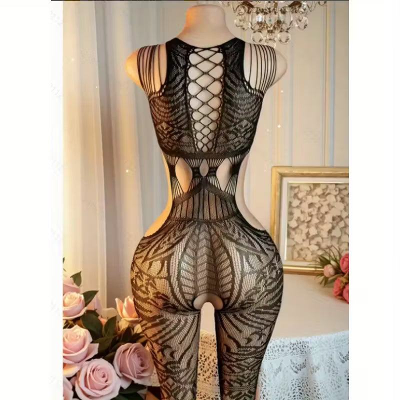 Body preto sensual com pernas