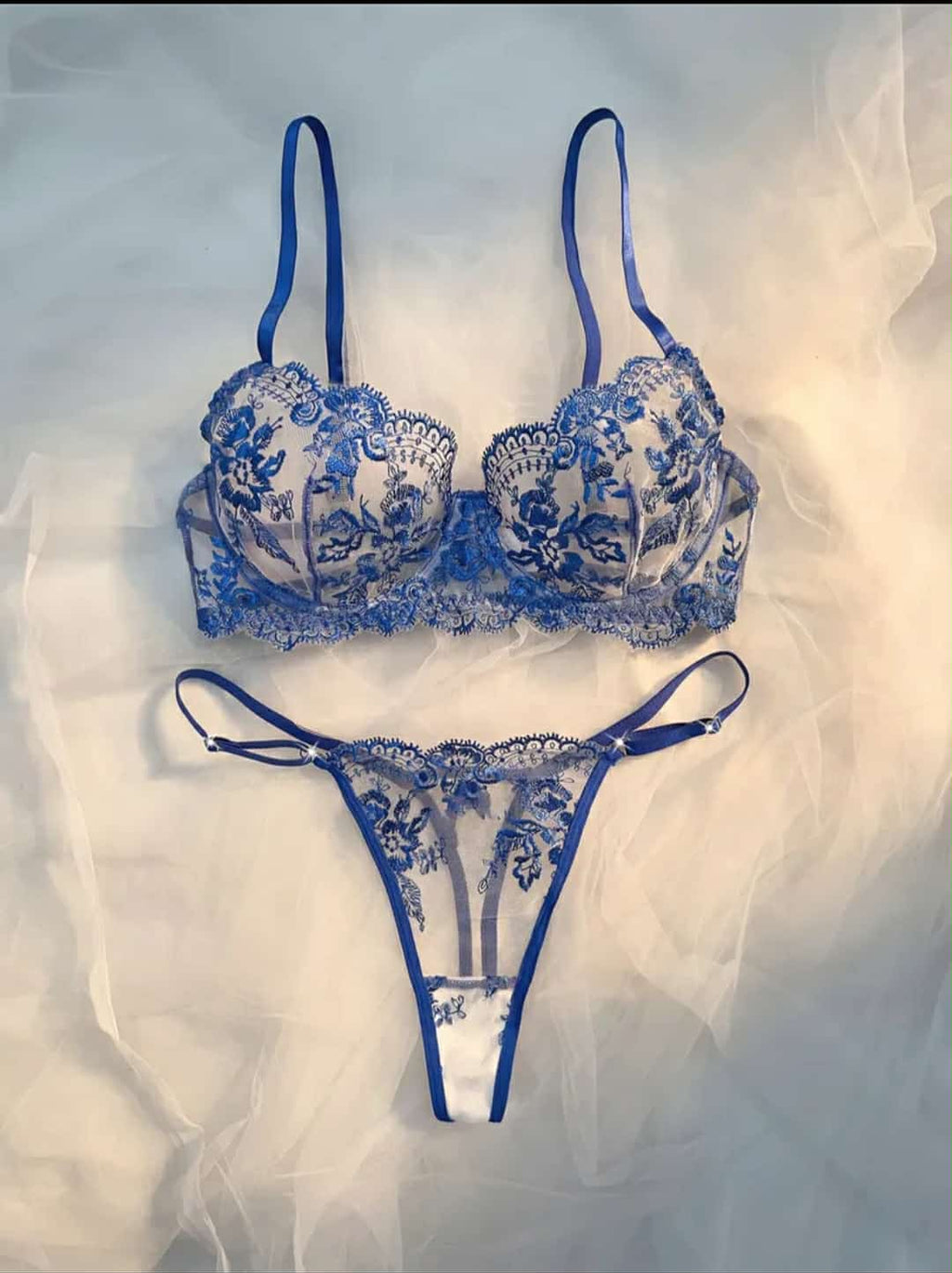 Conjunto cueca e sutiã azul e branco