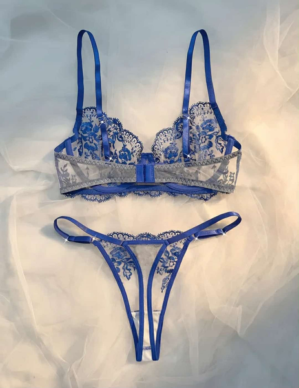 Conjunto cueca e sutiã azul e branco
