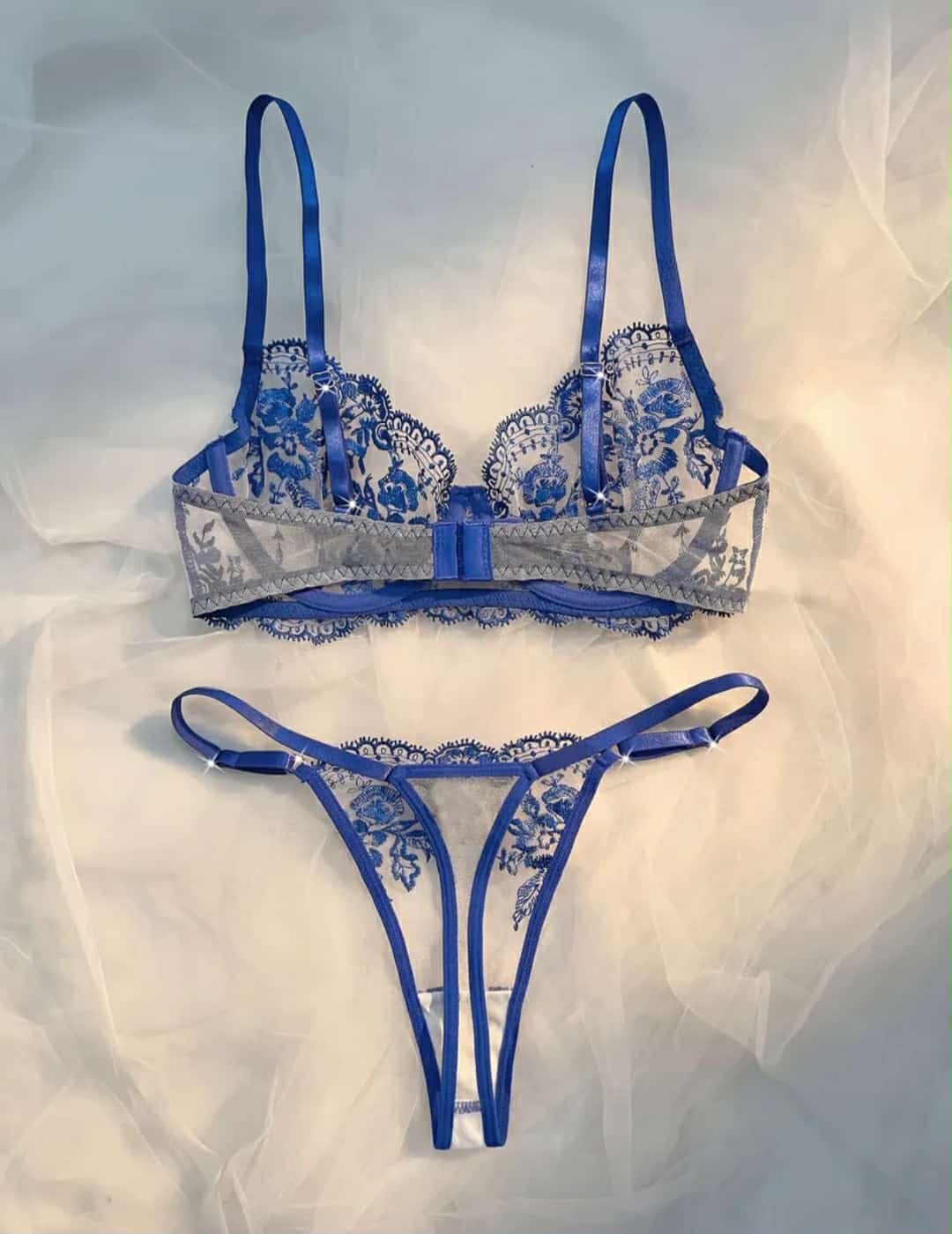Conjunto cueca e sutiã azul e branco
