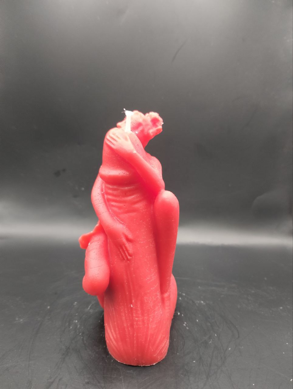 Vela aromática mulher abraçada a pênis